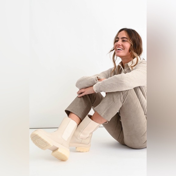 ASH Women's Leather Cream Beige Platform Combat Chelsea Boots Size 39 US 9 NWT - Picture 10 of 10